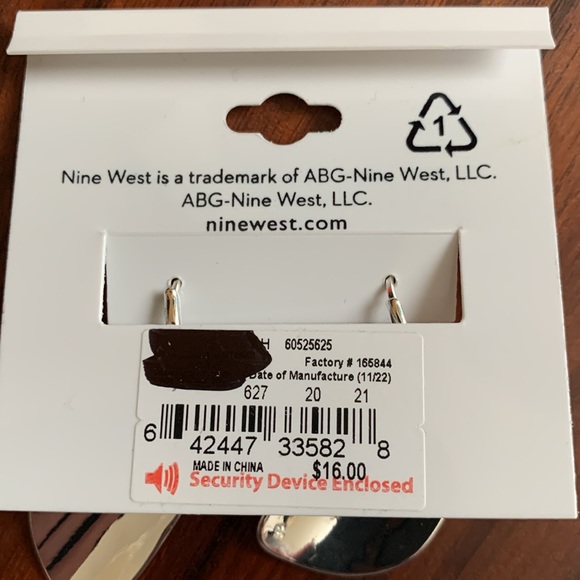 NWT Nine West silver tone earrings - Picture 3 of 3